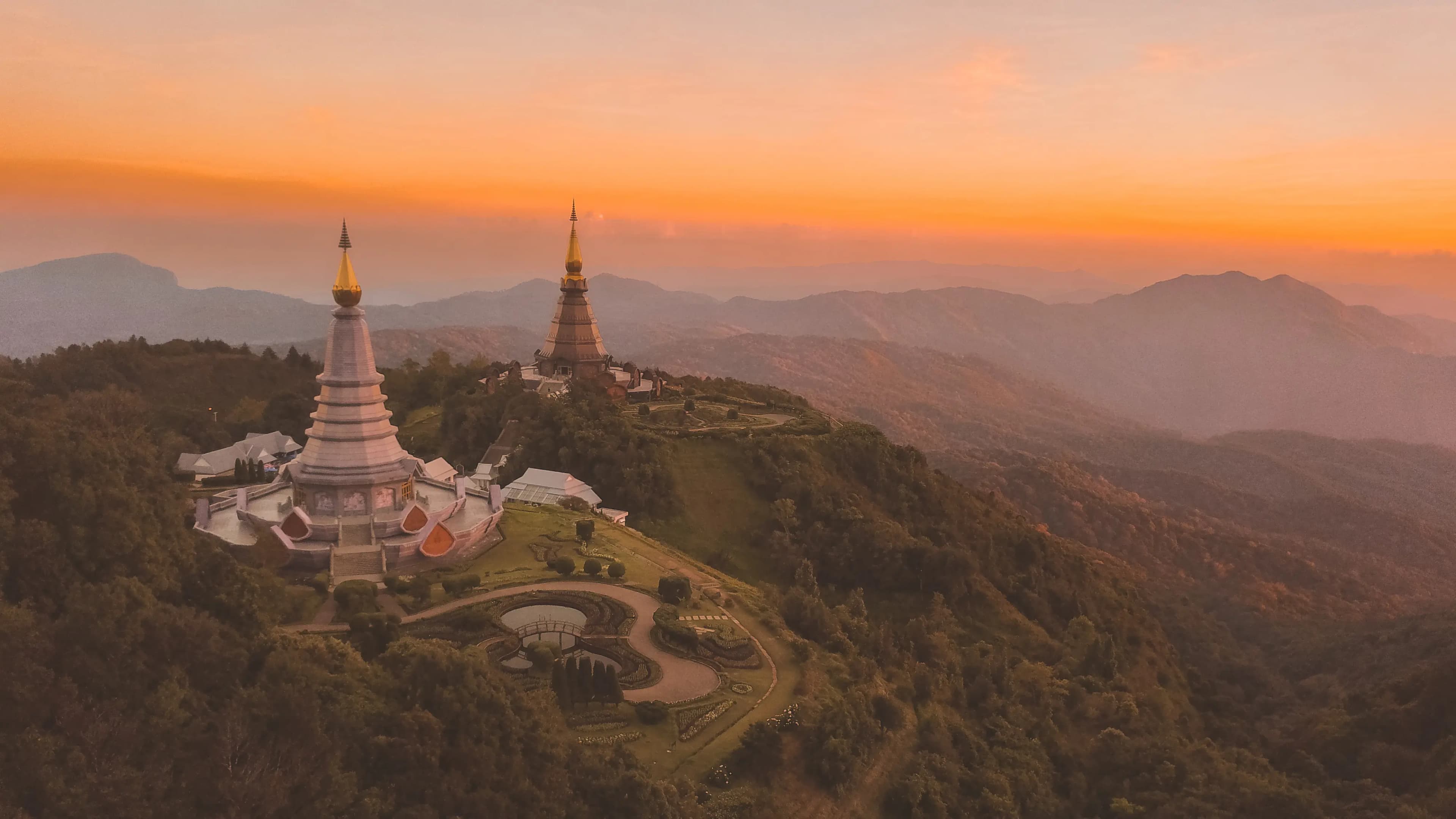 Doi Inthanion temples in Thailand