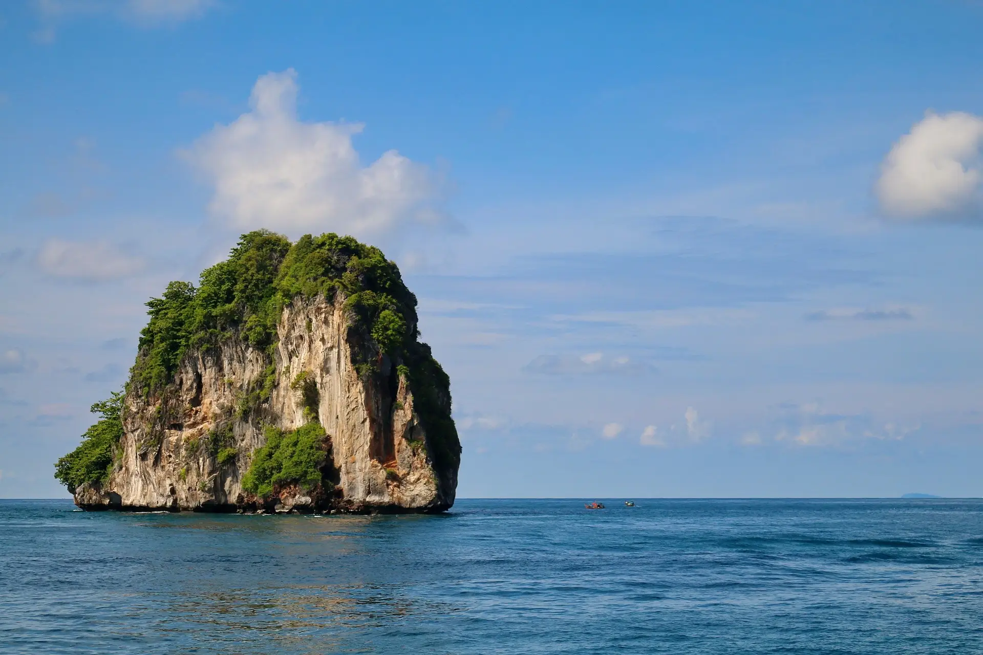 Island in Krabi county - Phi phi islands